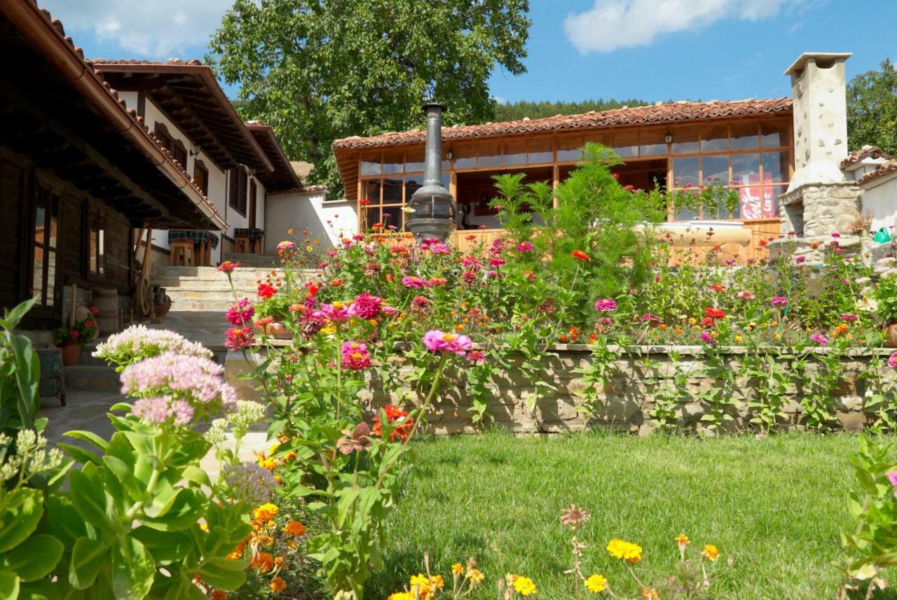 Kodjamanova House Hotel Zheravna ภายนอก รูปภาพ