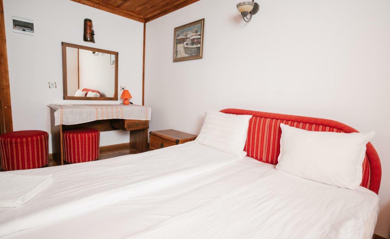 Kodjamanova House Hotel Zheravna ภายนอก รูปภาพ