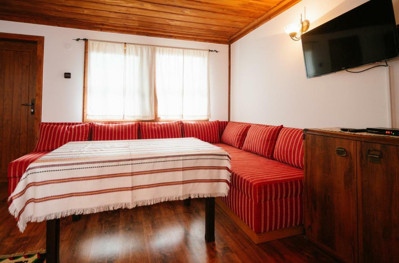 Kodjamanova House Hotel Zheravna ภายนอก รูปภาพ